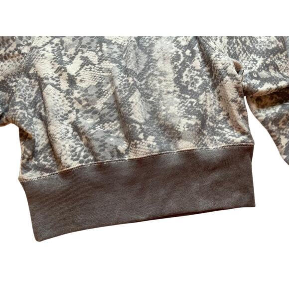 Ocean Drive Gray/White Snake Print Wide Sleeve Sweatshirt Size Medium - Picture 6 of 7